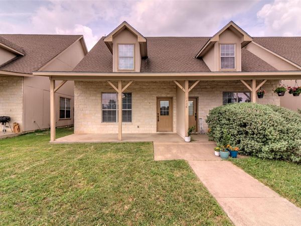 126 Sandstone DR, Unit D, Jarrell, TX 76537
