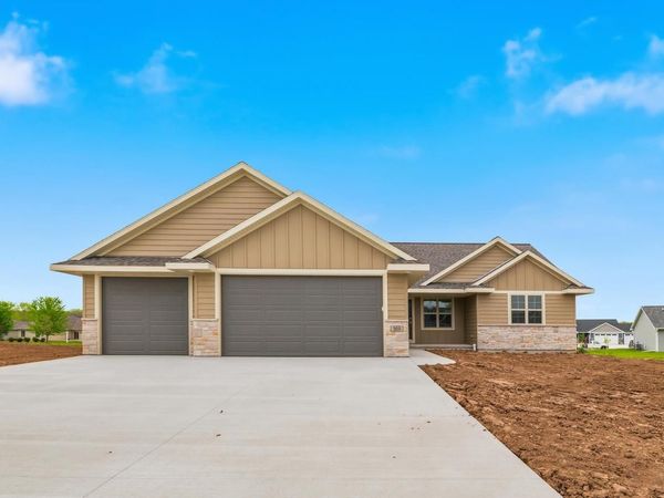 569 EMERALD ISLE COURT, Wrightstown, WI 54180