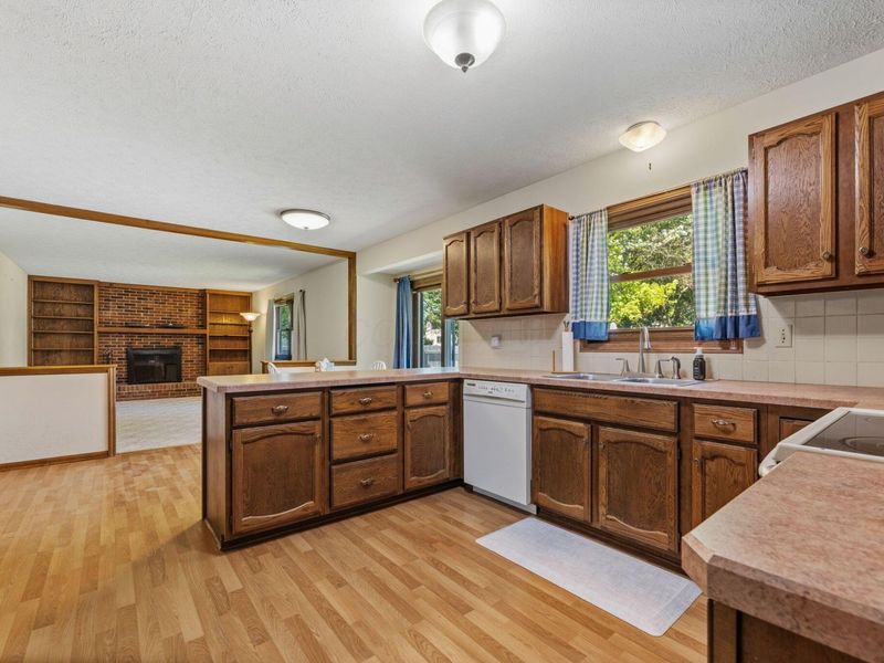 7591 Deercreek Drive, Worthington, OH 43085 Photo 12