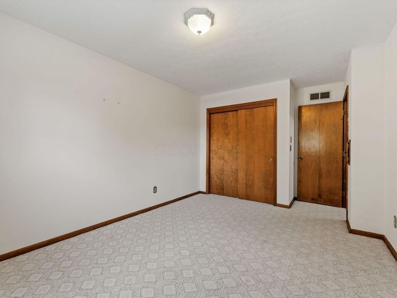 7591 Deercreek Drive, Worthington, OH 43085 Photo 32