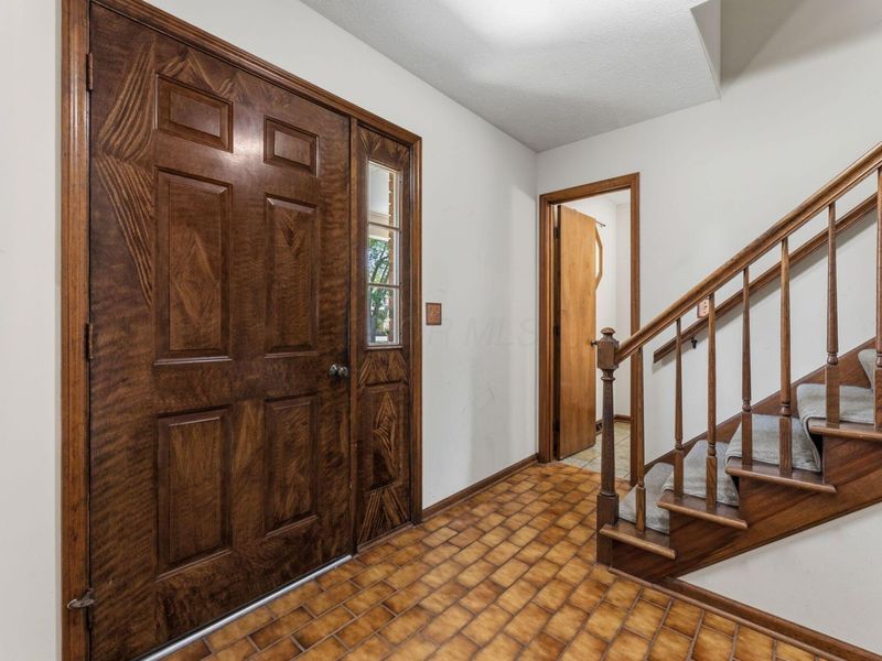 7591 Deercreek Drive, Worthington, OH 43085 Photo 4