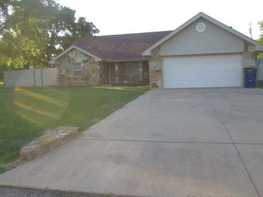 509 E Virginia, Walters, OK 73572