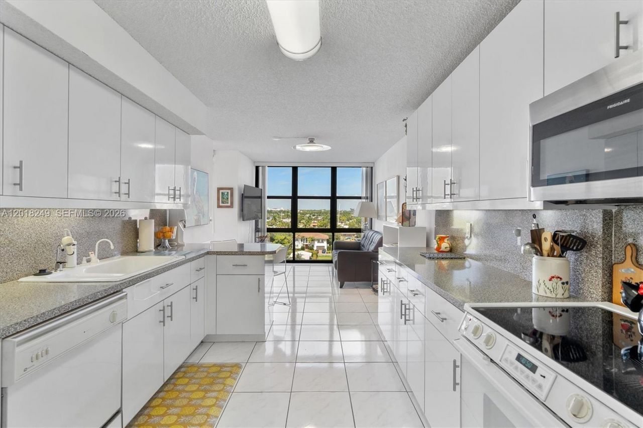 2017 S Ocean Dr , Unit 910, Hallandale Beach, FL 33009 Photo
