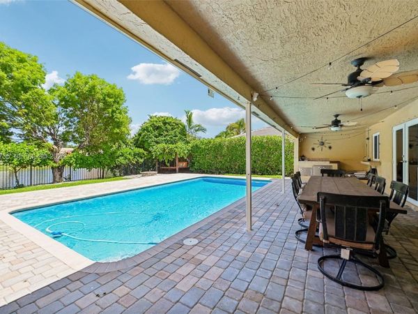 483 NW 107th Ave, Coral Springs, FL 33071