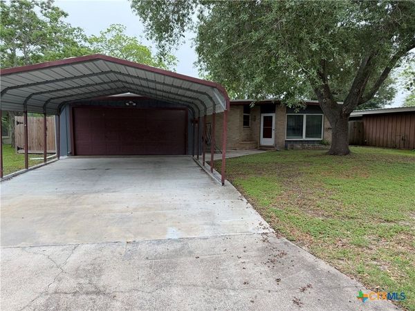 202 Bonham Street , Port Lavaca, TX 77979