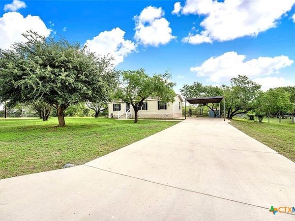 105 Pioneer Home , Seguin, TX 78155