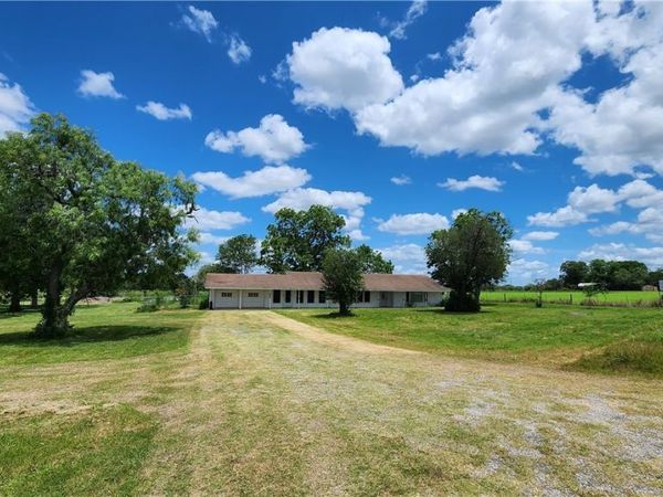 163 State Highway 119 , Yorktown, TX 78164