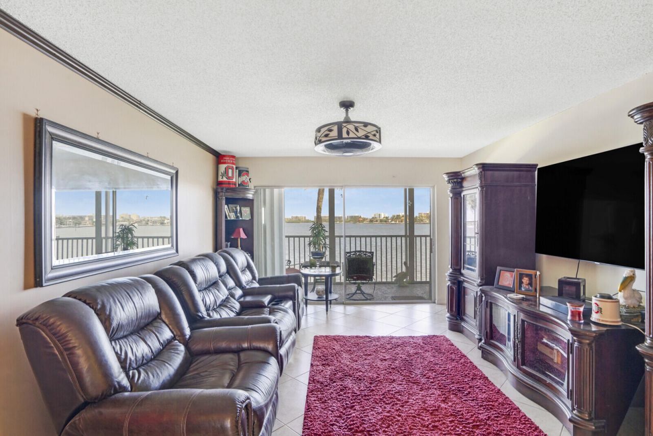100 Waterway Drive S, Unit 209, Lantana, FL 33462 Photo