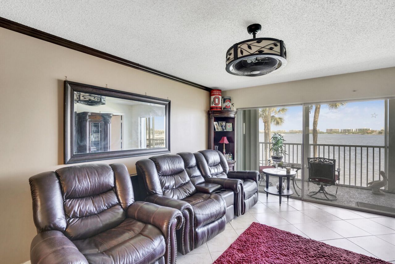 100 Waterway Drive S, Unit 209, Lantana, FL 33462 Photo