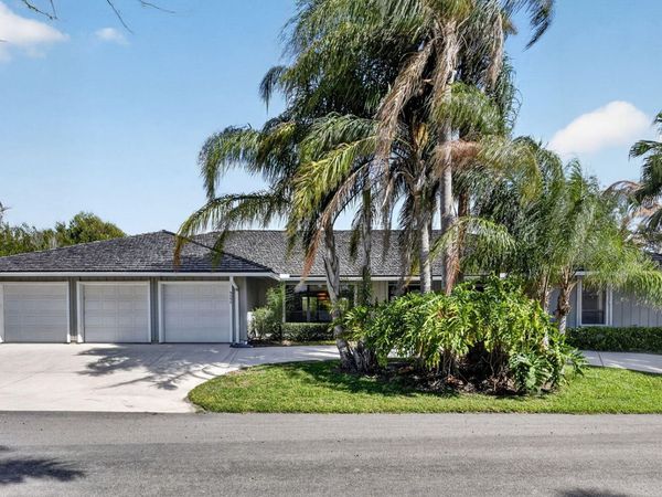 9055 SE Harbor Island Way, Hobe Sound, FL 33455