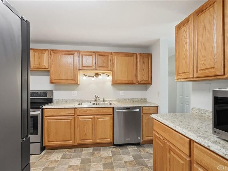 5490 Gander Rd S, Dayton, OH 45424 Photo 12
