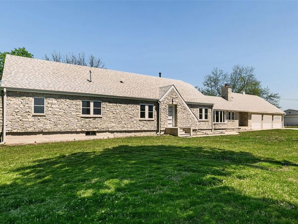 4390 E Broadway Avenue , Des Moines, IA 50317