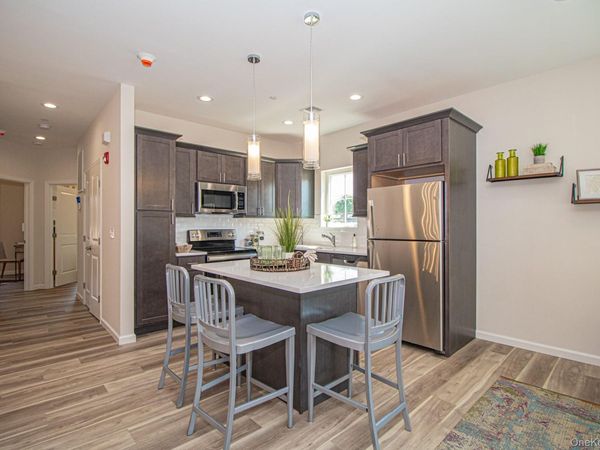 309 Ashley Court , North Babylon, NY 11703