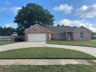 2615 Ennis Avenue, Fort Worth, TX 76111