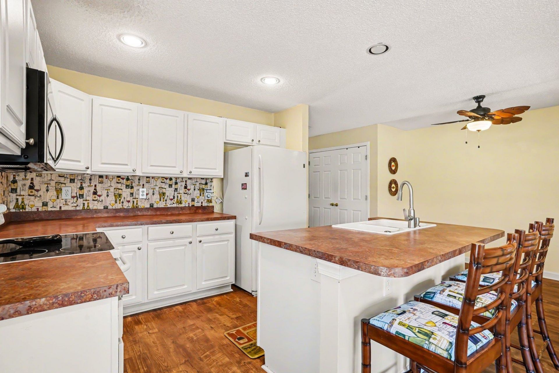 795 Wilshire Ln. Photo 6