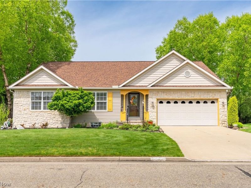 4732 Helmsworth Drive NE, Canton, OH 44714 Photo 1