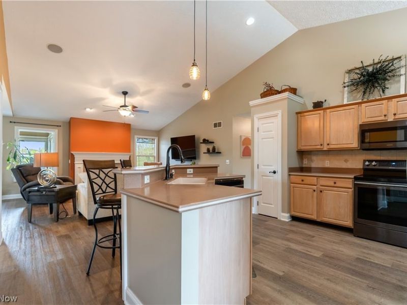 4732 Helmsworth Drive NE, Canton, OH 44714 Photo 10