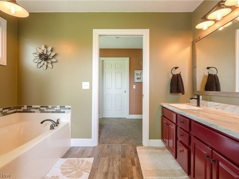 4732 Helmsworth Drive NE, Canton, OH 44714 Photo 22