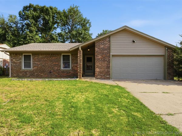 518 E E Street , Jenks, OK 74037