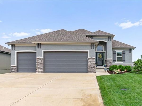 25404 W 146 Street, Olathe, KS 66061