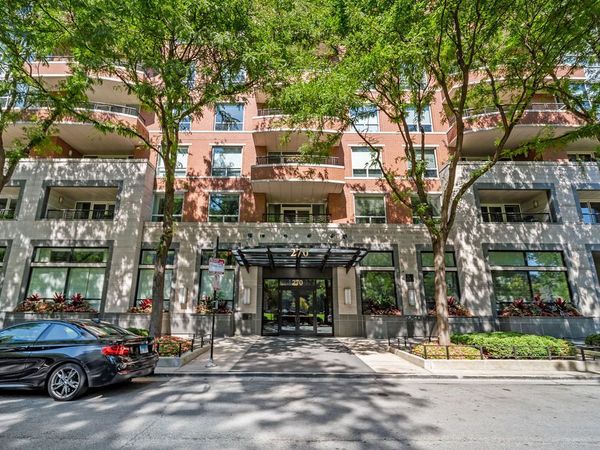 270 E Pearson Street , Unit 101, Chicago, IL 60611