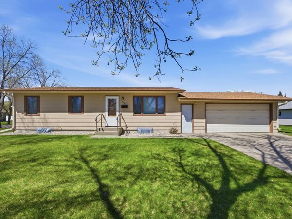 302 10th Avenue E, West Fargo, ND 58078