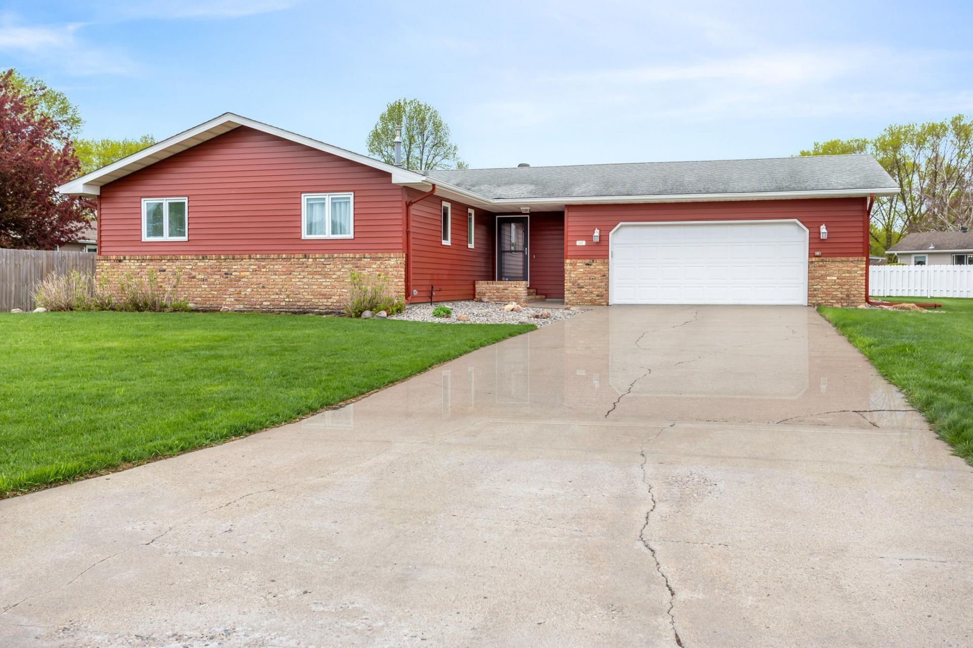 1437 E Gateway Circle S, Fargo, ND 58103 Main Photo
