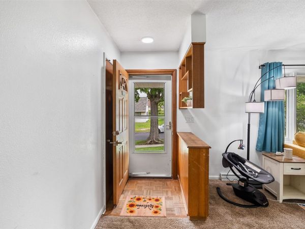 2429 E Tiffin Avenue, Des Moines, IA 50317