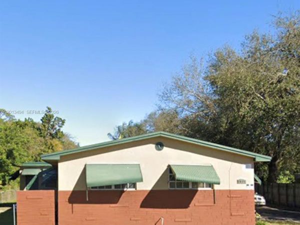 5631 SW 27th St , West Park, FL 33023