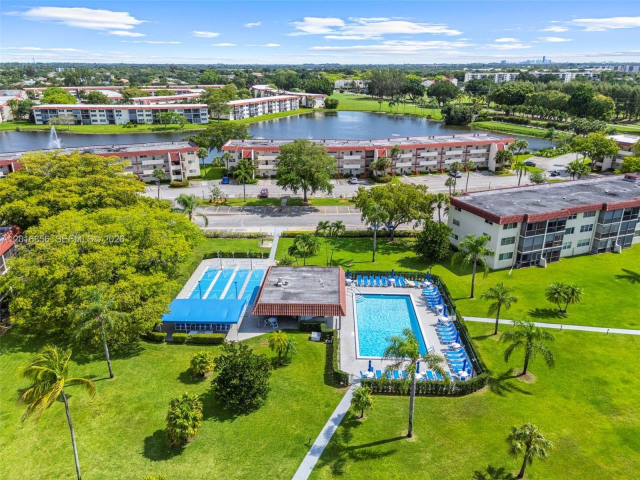 9820 S Hollybrook Lake Dr , Unit 208, Pembroke Pines, FL 33025 Photo