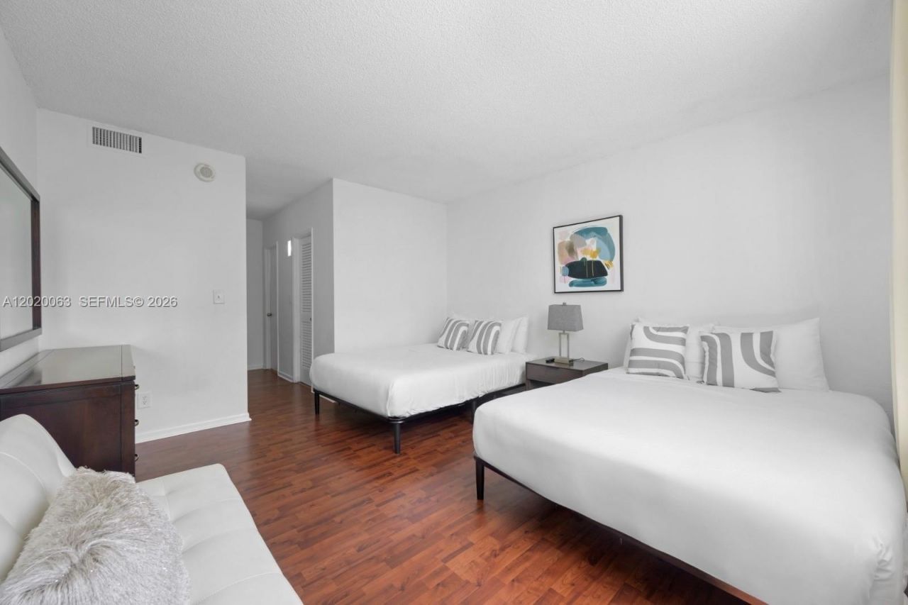 19380 Collins Ave , Unit 609, Sunny Isles Beach, FL 33160 Photo