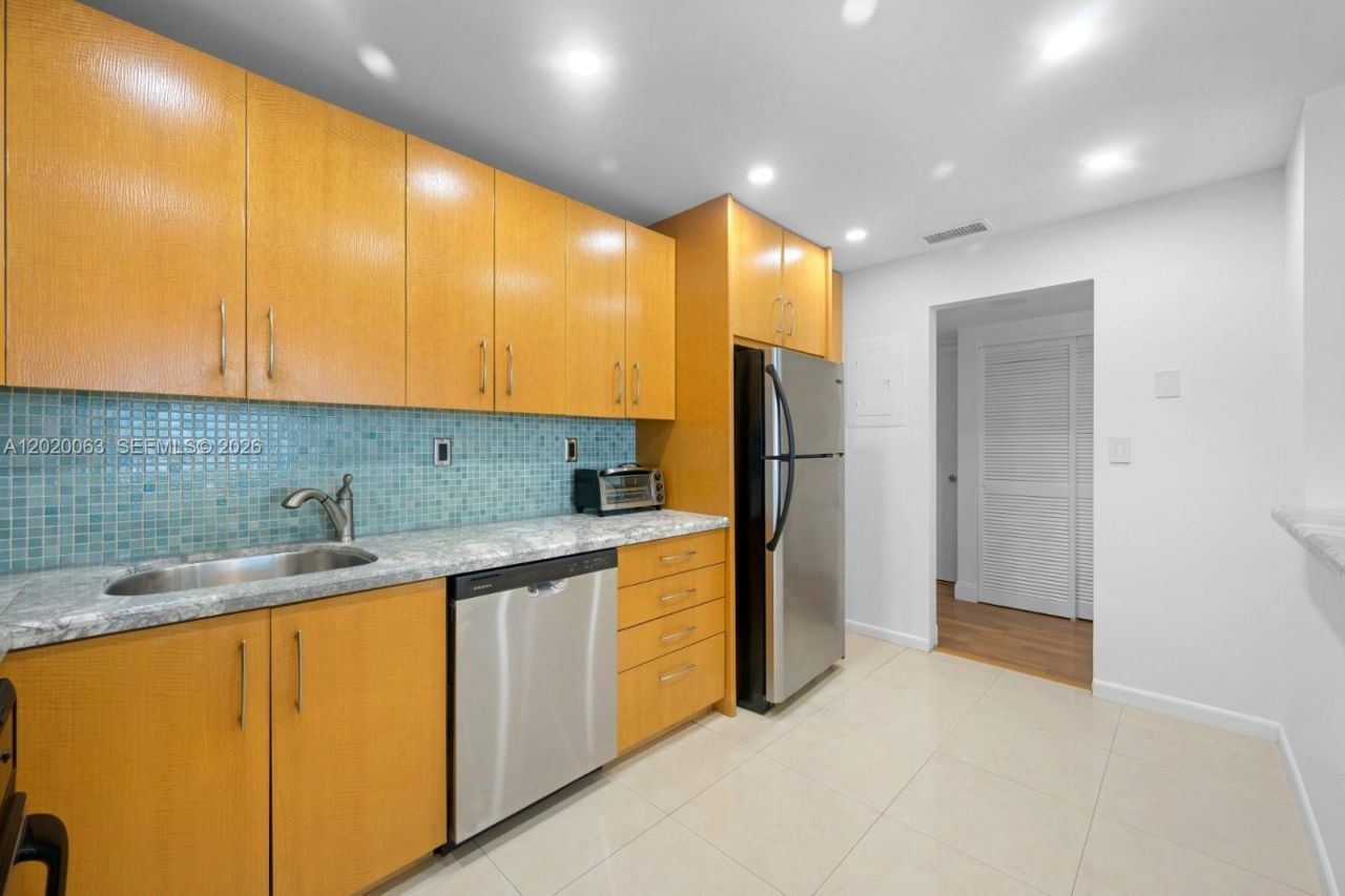 19380 Collins Ave , Unit 609, Sunny Isles Beach, FL 33160 Photo