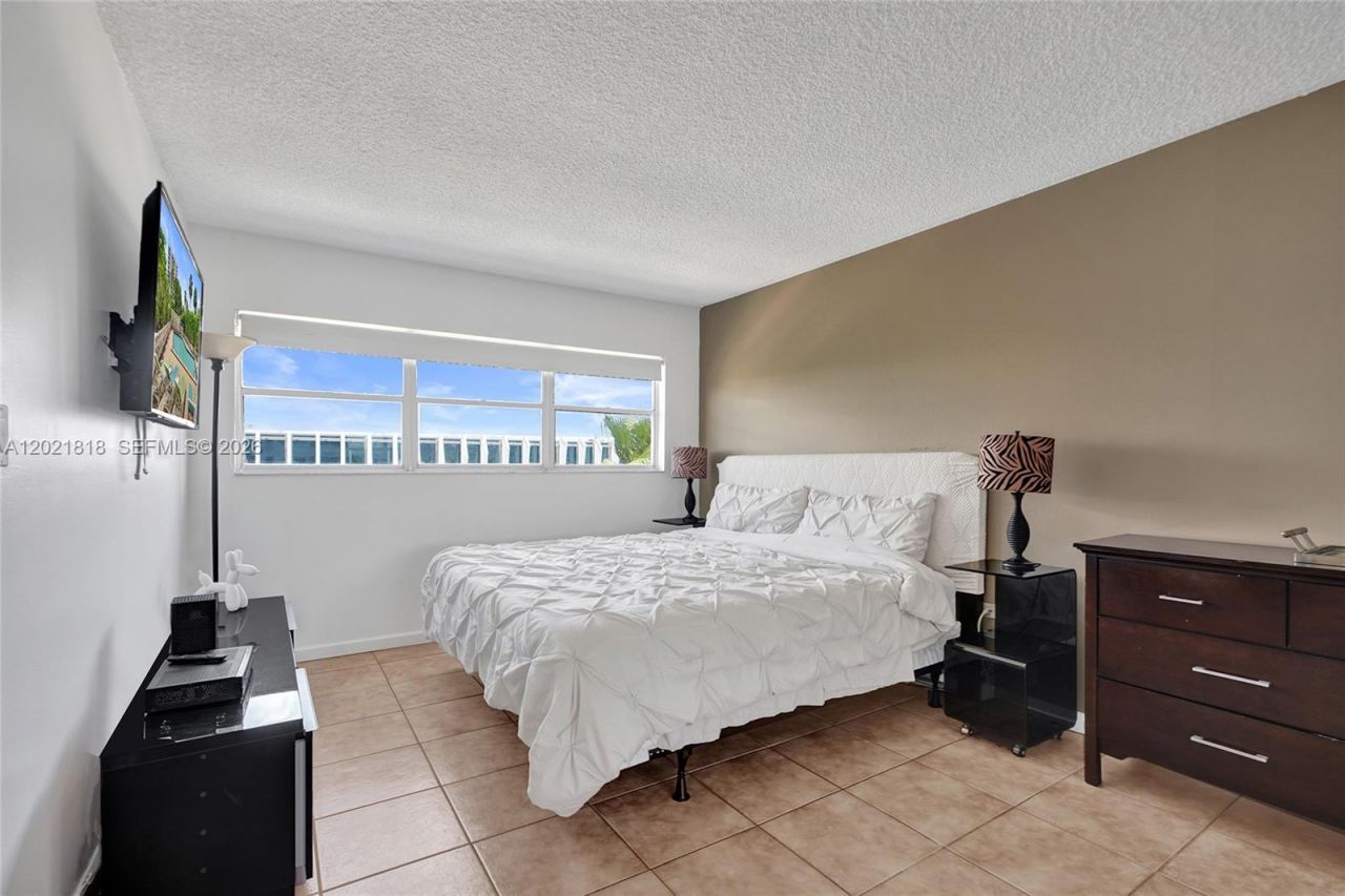 1881 Washington Ave, Unit 6H, Miami Beach, FL 33139 Photo