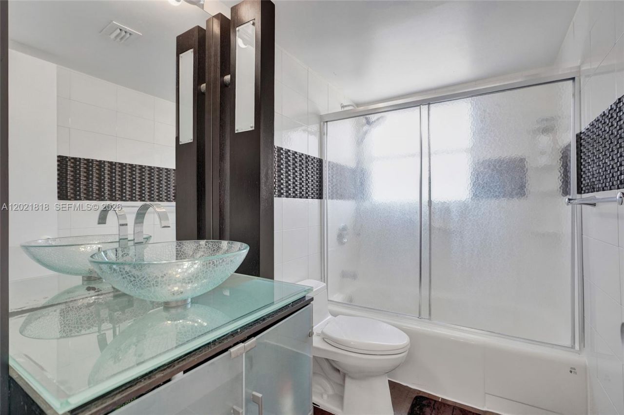 1881 Washington Ave, Unit 6H, Miami Beach, FL 33139 Photo