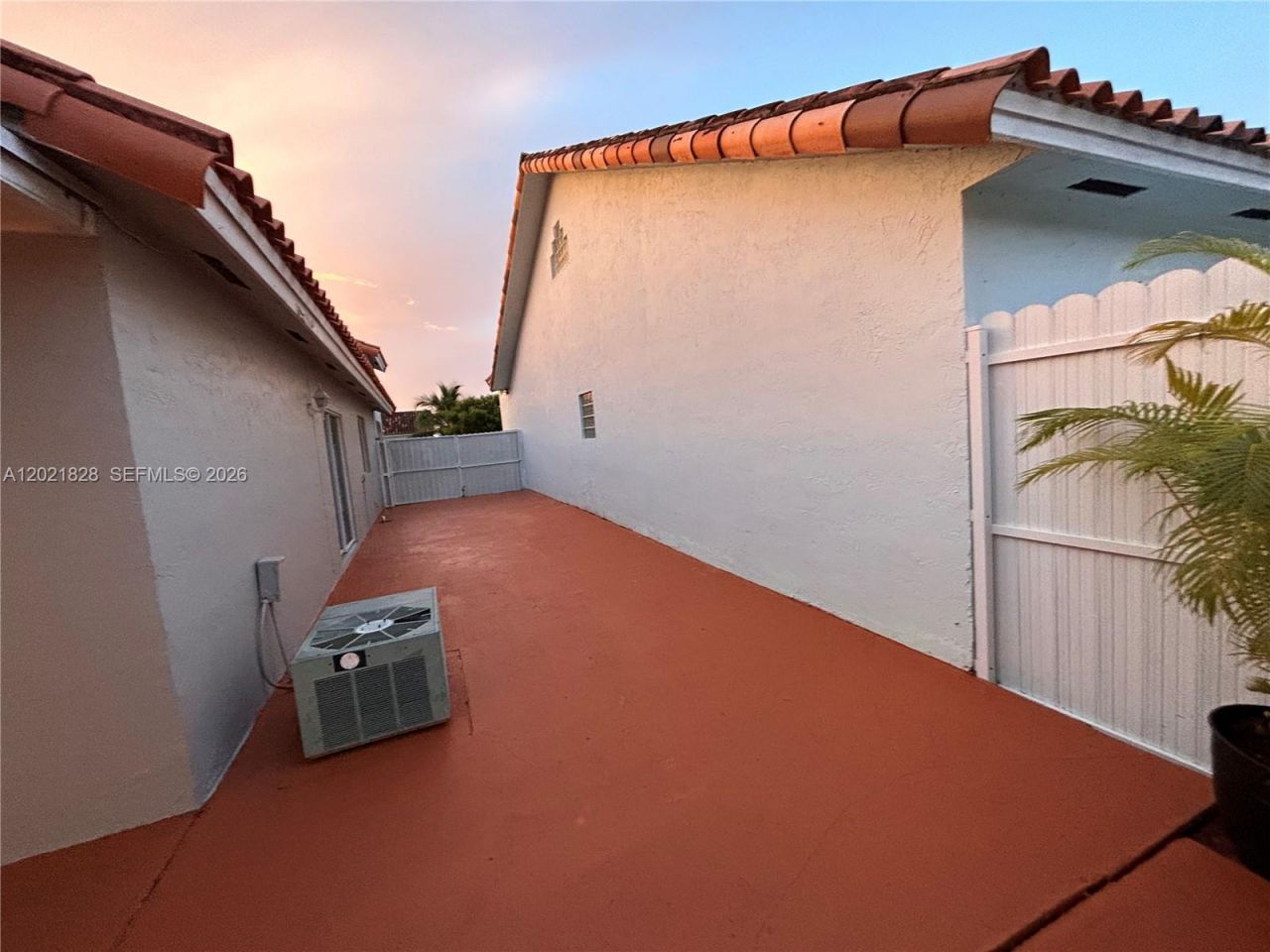 14956 SW 39th St , Miami, FL 33185 Photo