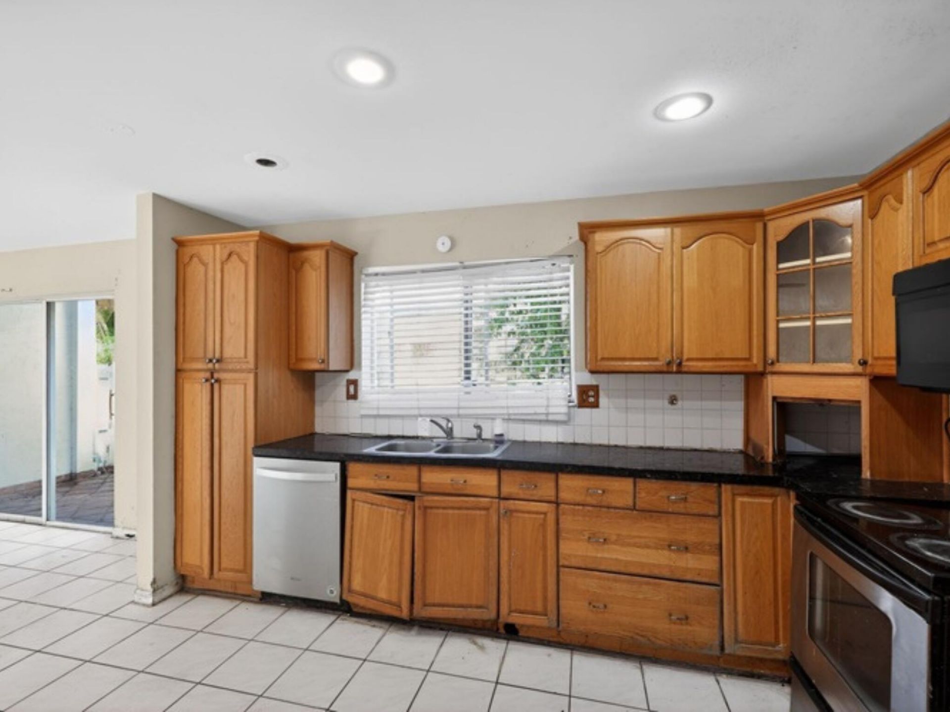 253 NE 211th Terrace, North Miami Beach, FL 33179 Photo