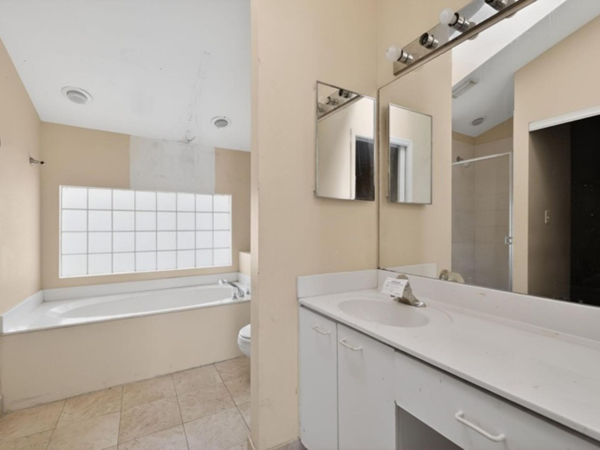 253 NE 211th Terrace, North Miami Beach, FL 33179 Photo