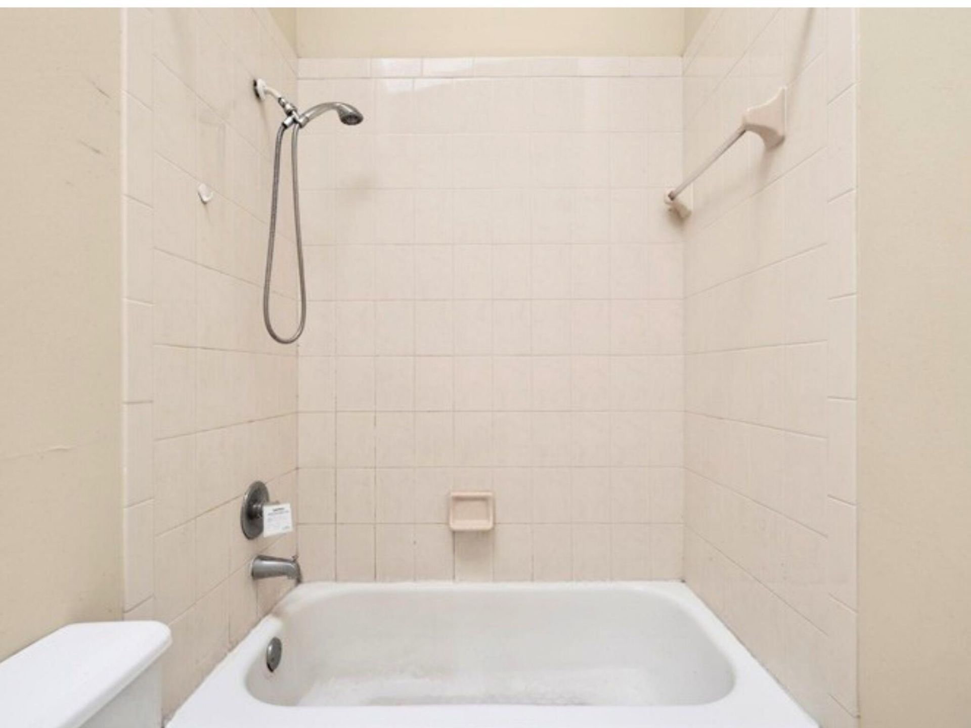 253 NE 211th Terrace, North Miami Beach, FL 33179 Photo