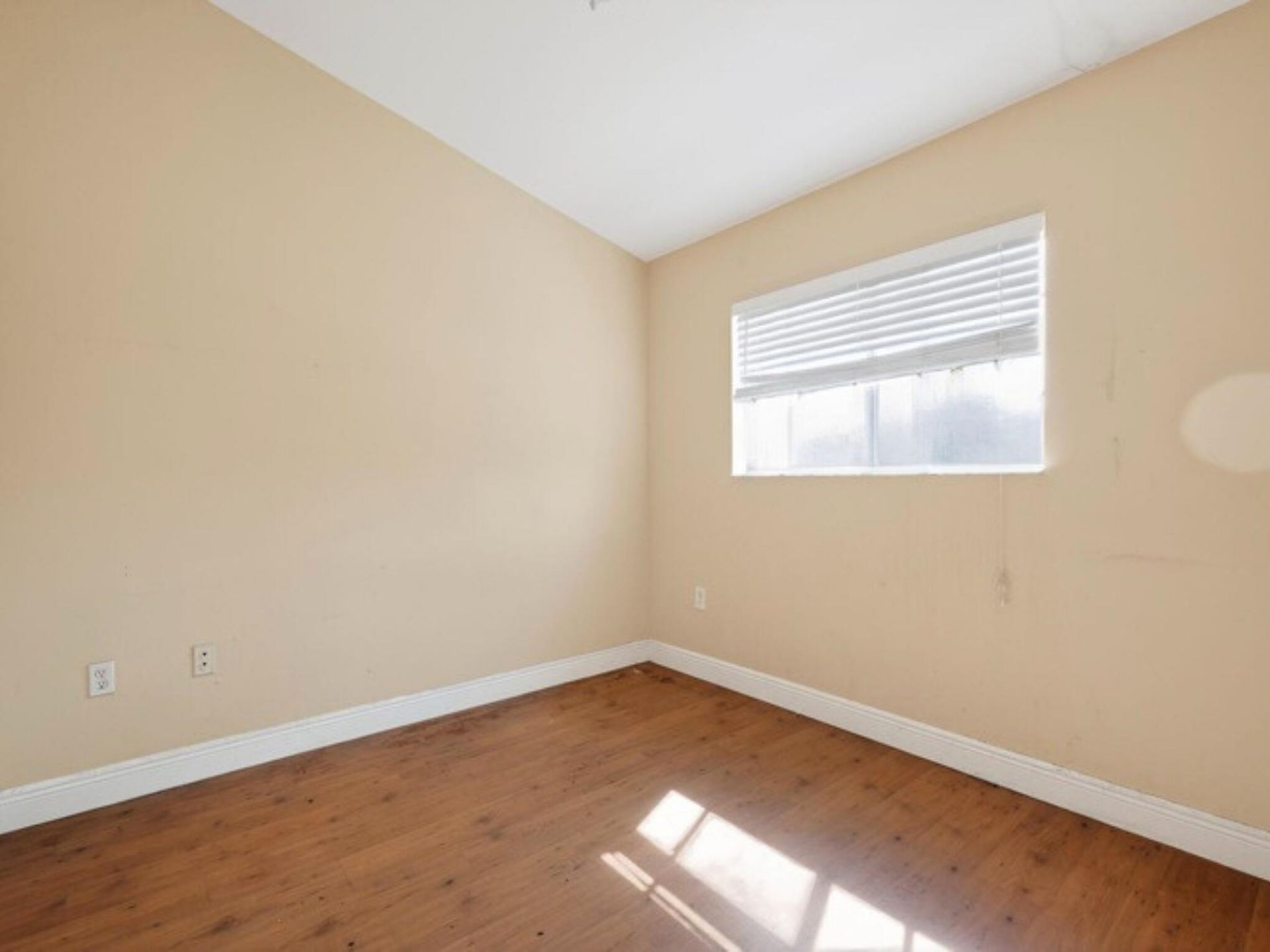 253 NE 211th Terrace, North Miami Beach, FL 33179 Photo