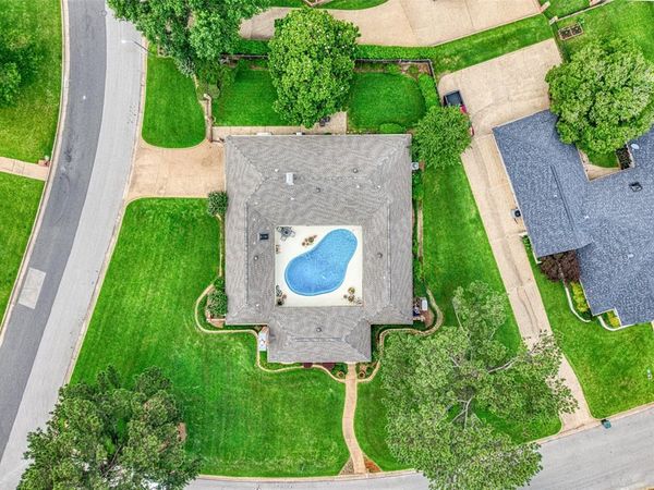 7000 Hollytree Circle, Tyler, TX 75703