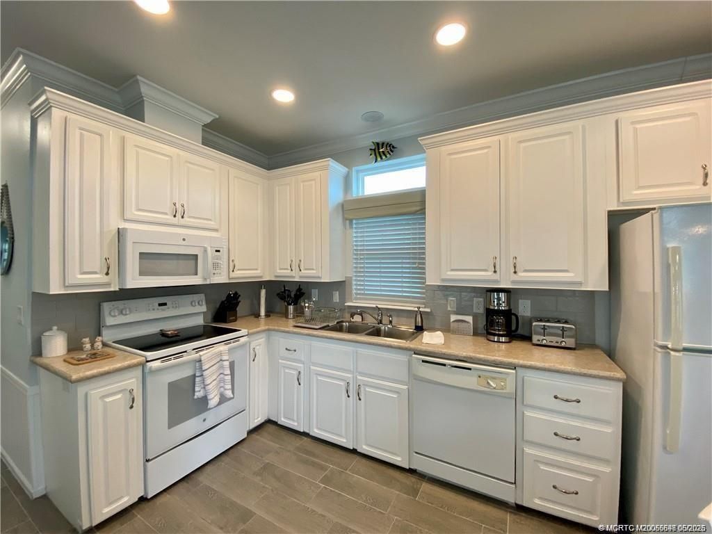 142 NE Coastal Drive, Jensen Beach, FL 34957 Photo