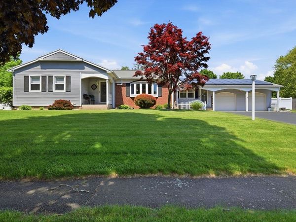 69 Parkview Dr, Agawam, MA 01030