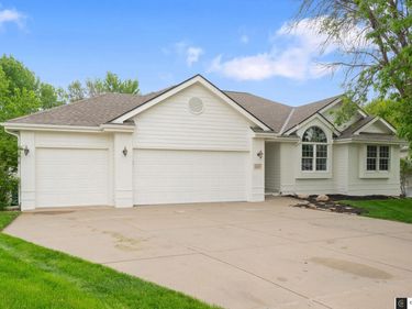 16650 Redwood Street , Omaha, NE 68136