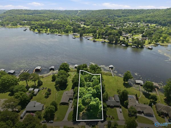 3809 Meadow Wood Circle, Guntersville, AL 35976