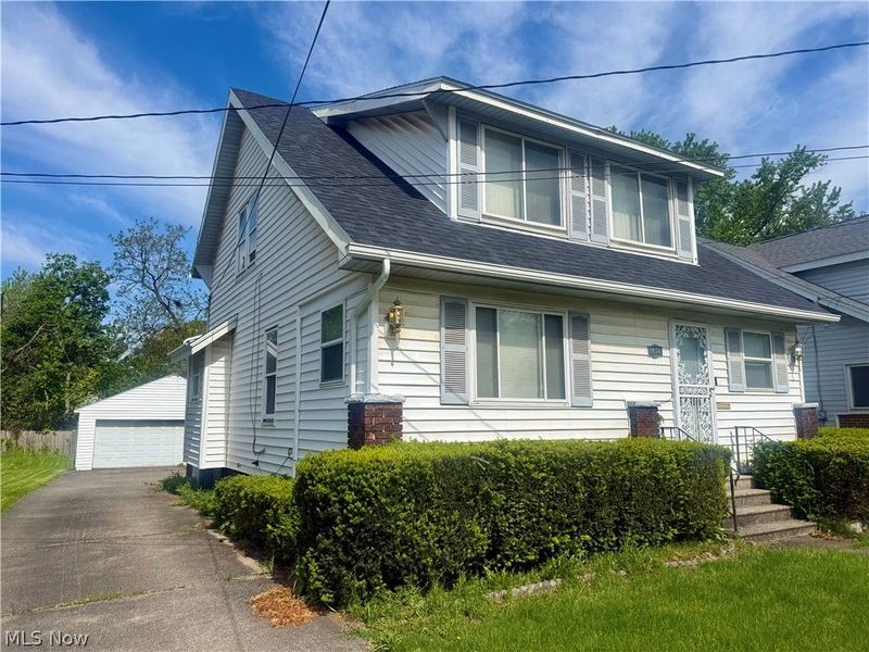1056 Homewood , Warren, OH 44483 Photo 2