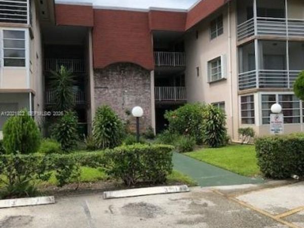 3061 NW 47th Ter, Unit 335B, Lauderdale Lakes, FL 33313