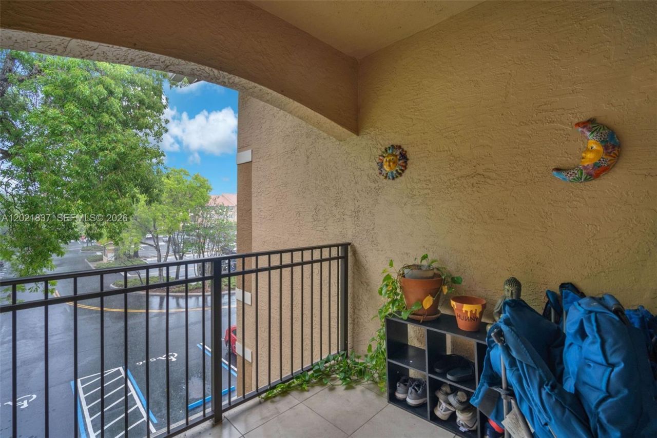 11650 SW 2nd St , Unit 16303, Pembroke Pines, FL 33025 Photo