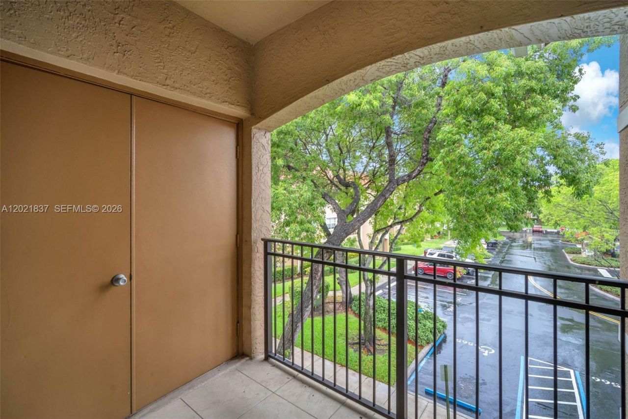 11650 SW 2nd St , Unit 16303, Pembroke Pines, FL 33025 Photo