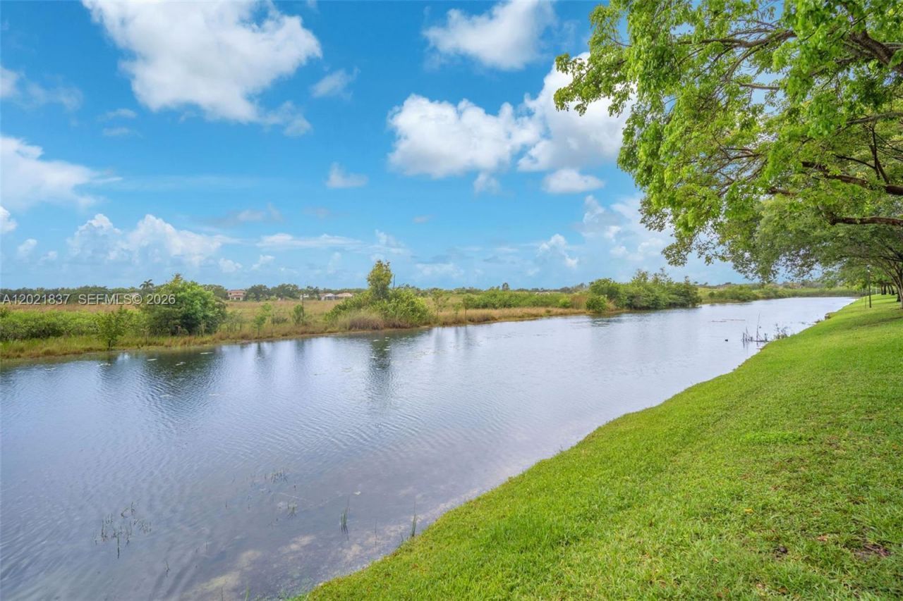11650 SW 2nd St , Unit 16303, Pembroke Pines, FL 33025 Photo