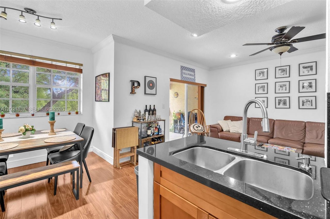 11650 SW 2nd St , Unit 16303, Pembroke Pines, FL 33025 Photo